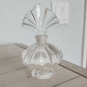 Elegant Clear Glass Fan-Top Vase